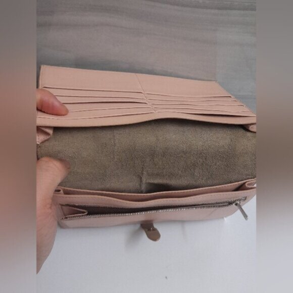 Celine - LARGE STRAP WALLET IN GRAINED CALFSKIN in Light Taupe - Picture 5 of 16